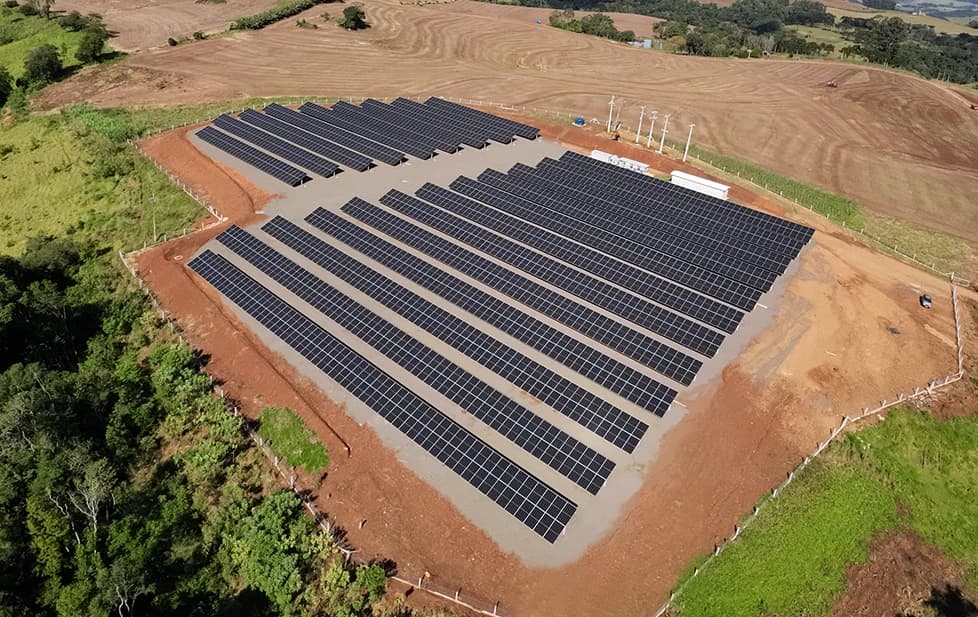 Usina fotovoltaica de solo executada com estrutura Bertolini