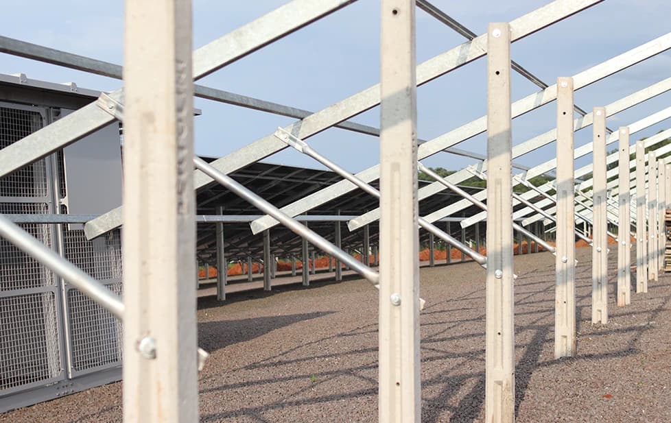 Usina fotovoltaica de solo executada com estrutura Bertolini