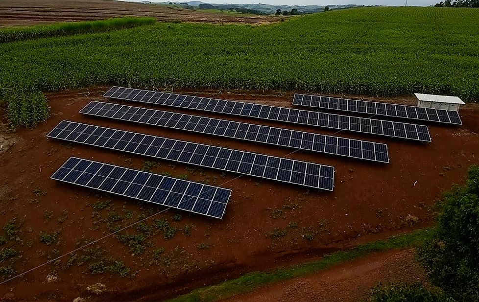 Usina fotovoltaica de solo executada com estrutura Bertolini